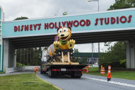 El Primer Vehículo de Slinky® Dog Dash Ride Llega a Disney's Hollywood Studios