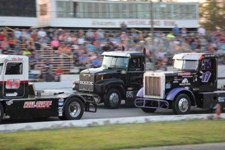 Sell-Out Crowd Sees Huge Bandit Wreck at Highland Rim