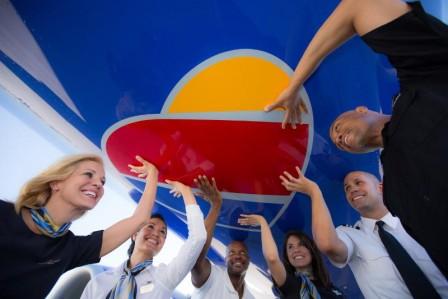 Southwest Airlines Gives Employees Record $620 Million In 2015 ProfitSharing