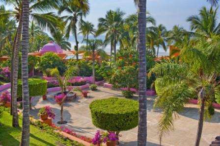 Las Alamandas Resort Offers A Luxurious Beachfront Christmas & New Year's Escape