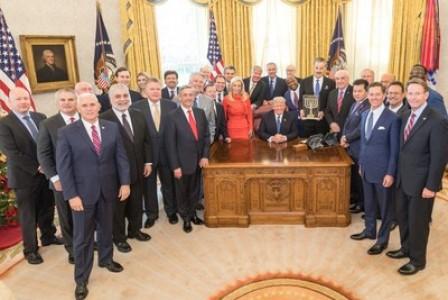 Le Friends of Zion Museum récompense le président Trump lors d'une cérémonie à la Maison-Blanche