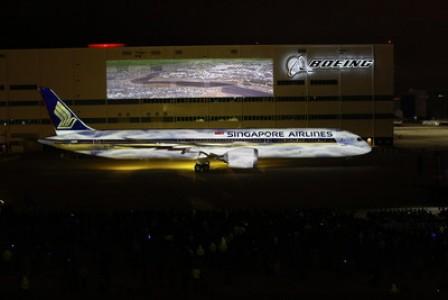Boeing Delivers World's First 787-10 Dreamliner to Singapore Airlines
