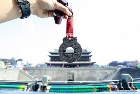 Una mejorada maratón internacional de Xi'an corona a los ganadores en medio del encanto del pasado y del presente
