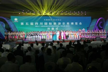 La 5.ª Exposición Internacional de Viajes de Sichuan abre sus puertas en Leshan, China