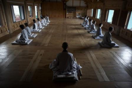 Essayez un Templestay en Corée et découvrez la valeur de la méditation que les entreprises mondiales recherchent également
