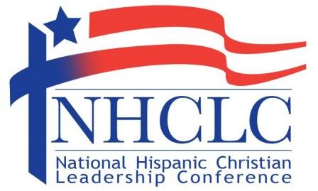 Candidatos presidenciales se dirigen a los participantes de la convención de la mayor organización cristiana hispana del país