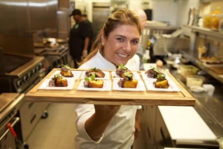 La famosa chef Lorena García trae la cocina latina a la terminal A del Aeropuerto Internacional de Dallas Fort Worth (DFW)