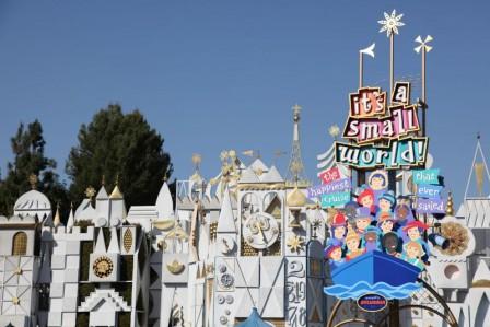 Parques #Disney celebra el 50º aniversario de it's a small world