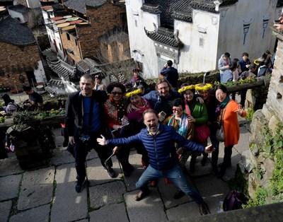 Huangling Village Welcomes International Tourism Delegations During Splendid Rapeseed Flower Season