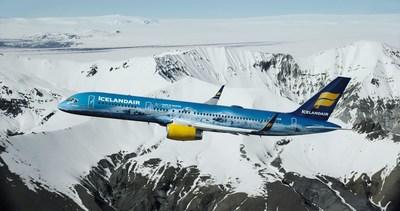 L'avion « le plus cool » au monde - les voyageurs admirent un glacier avant d'arriver en Islande, avec Icelandair