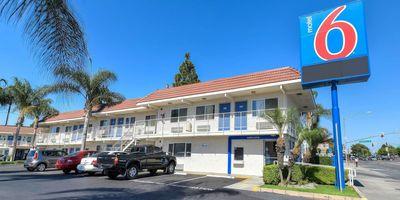 TOPHOTELPROJECTS: Motel 6 Parent Company and Expedia Agree on Loyalty Program Enrollment Deal