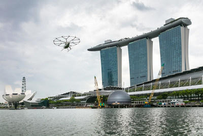 Volocopter Flugtaxi fliegt über Singapurs Marina Bay
