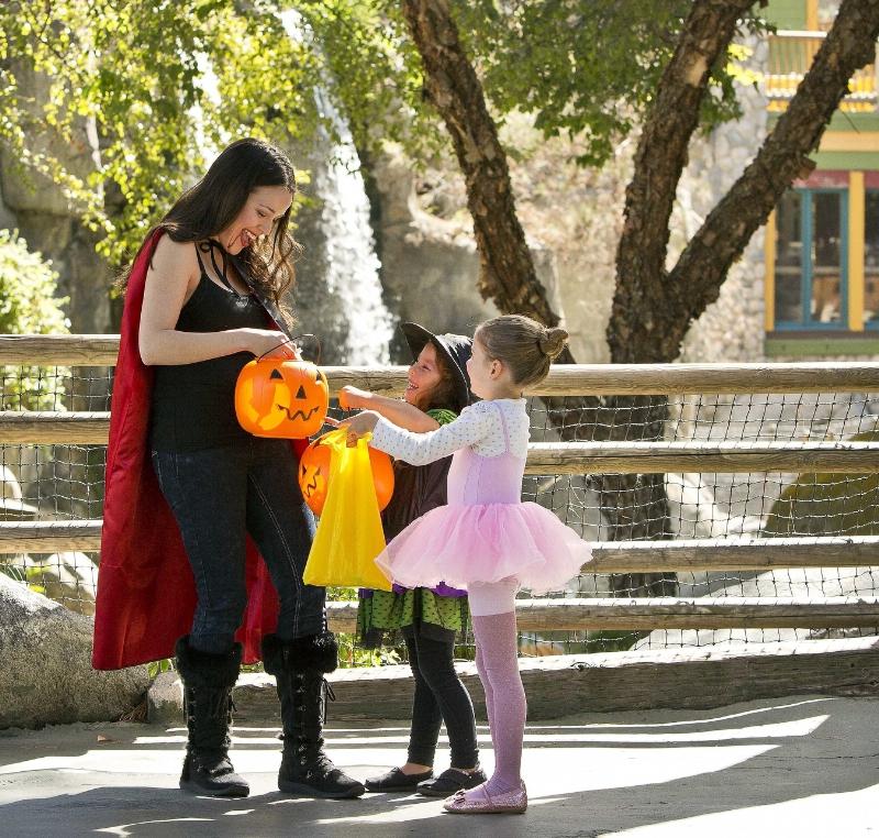 Expanded Knott's Spooky Farm Returns This Fall Offering More Daytime Family Friendly Halloween Fun Than Ever Before