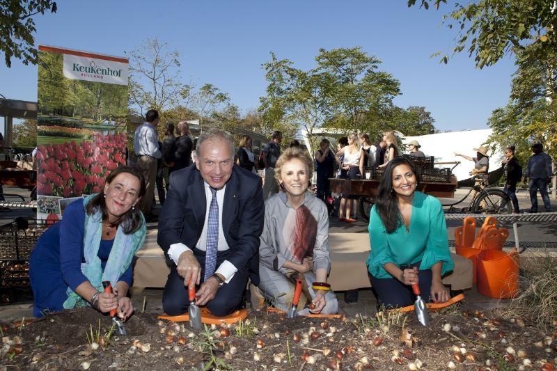 Keukenhof Plants Tulip Bulbs @ Battery Park