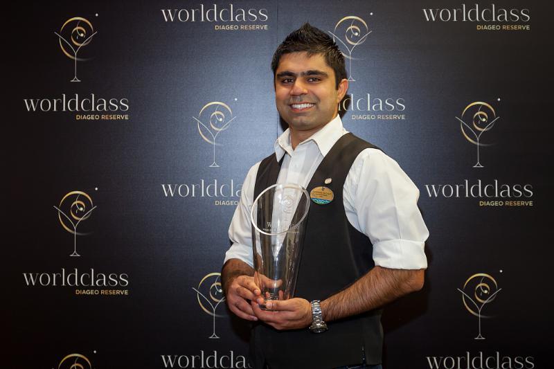 Shekhar Grover da Royal Caribbean International coroado o melhor bartender 